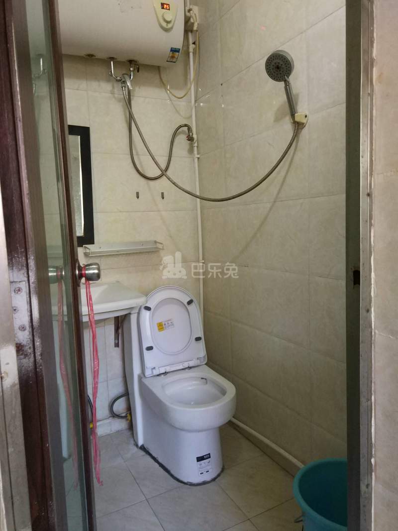 龙洞金怡园大街4号7477407卫生间图5