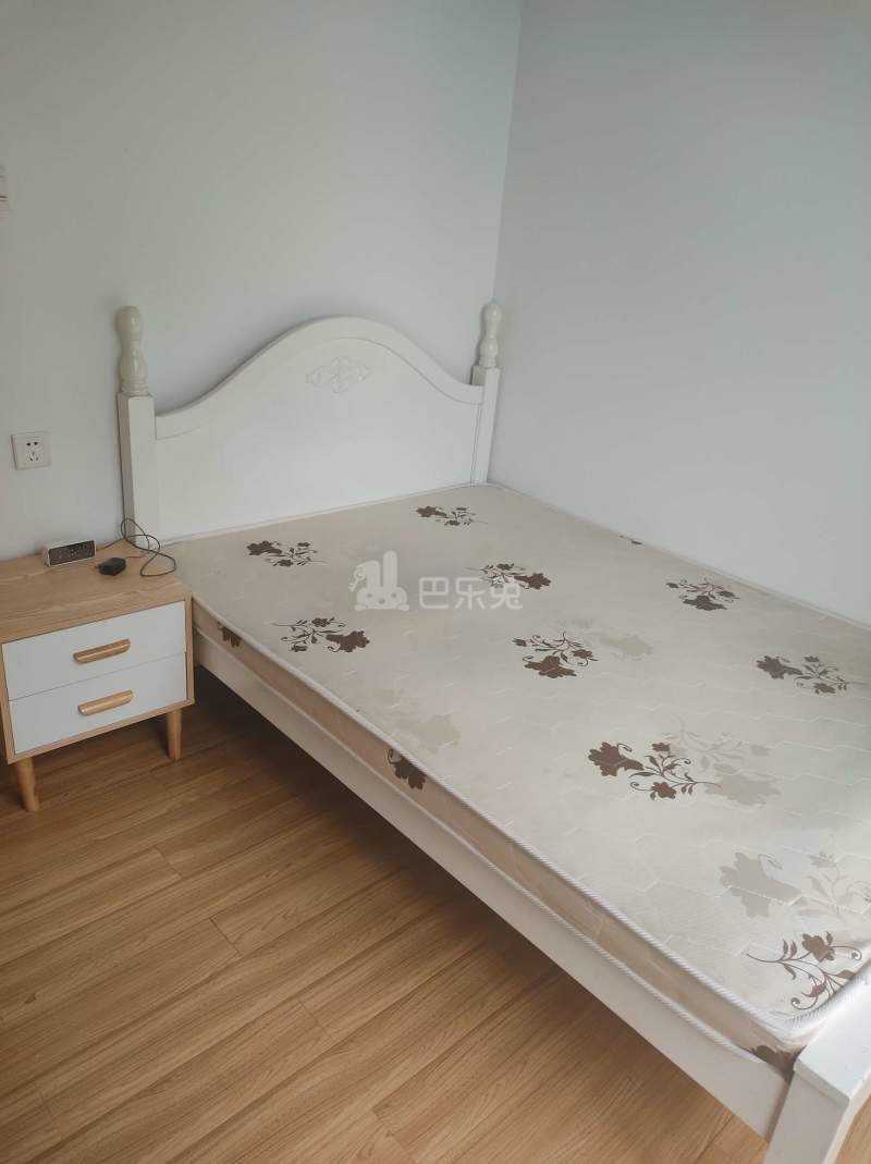 嘉泰馨庭7482609卧室图3