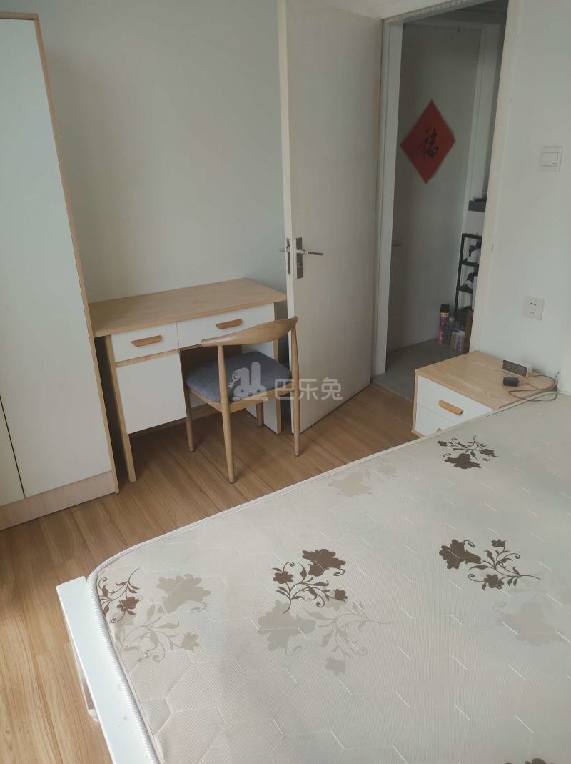 嘉泰馨庭7482609卧室图1