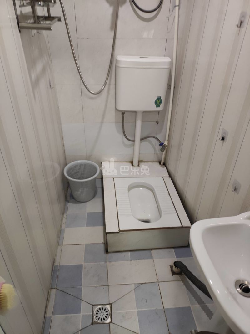 东厦东港花苑7519410卫生间图4