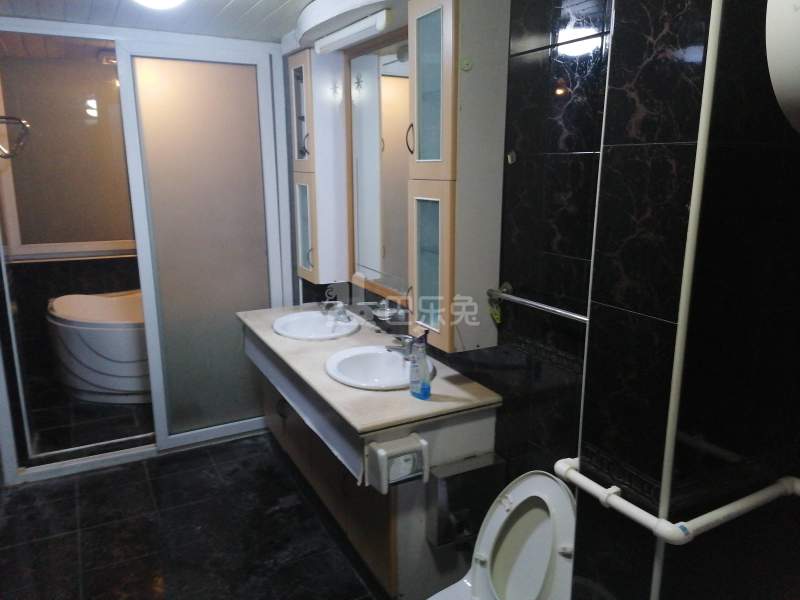 海鹏苑7527151卫生间图15