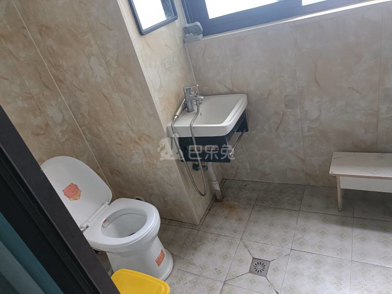 金昊丽苑7549961卫生间图4