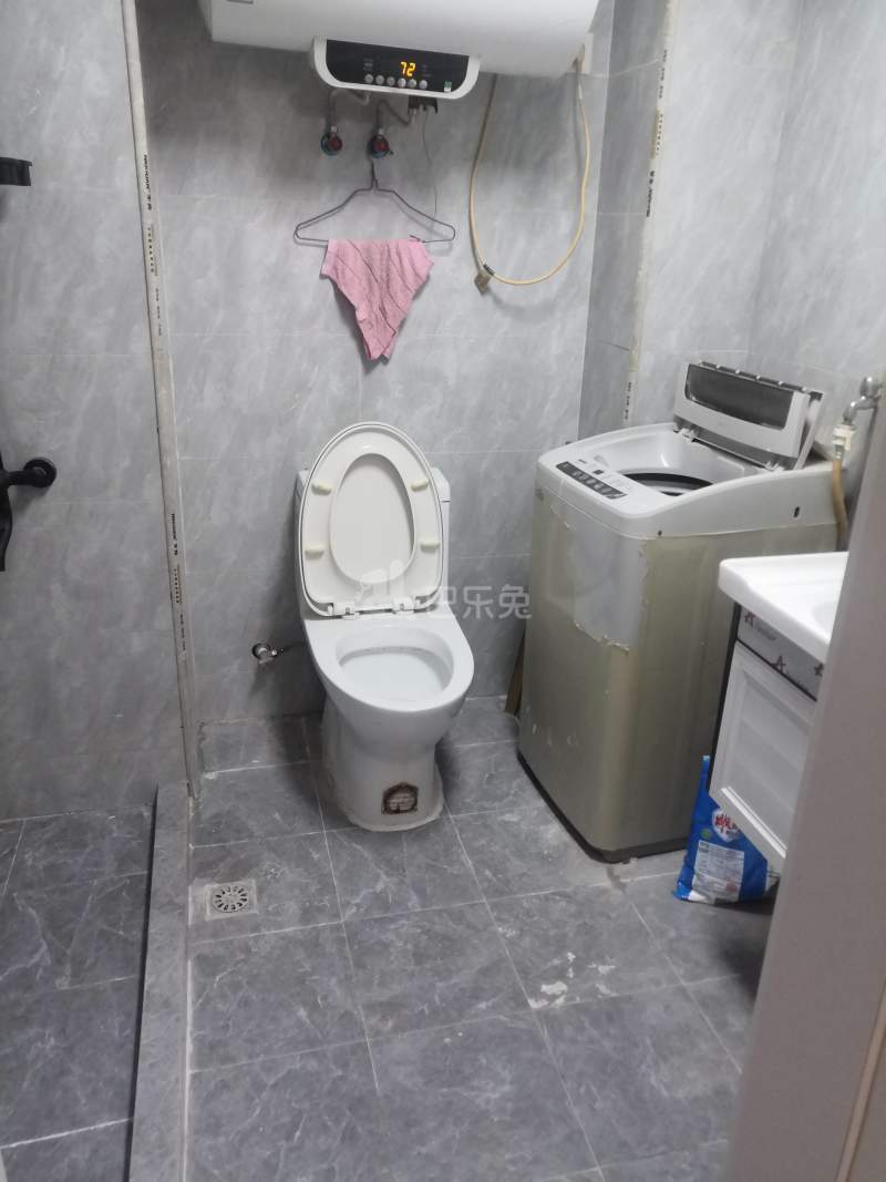 国贸花园7574947卫生间图10