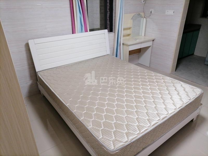 鹤边员村东街东五巷13号7580327卧室图1