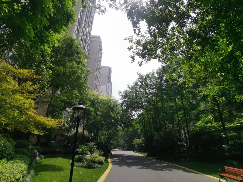 杭州江干_龙湖滟澜山二期澜轩_1室0厅0卫_合租朝南_华景街396号附近