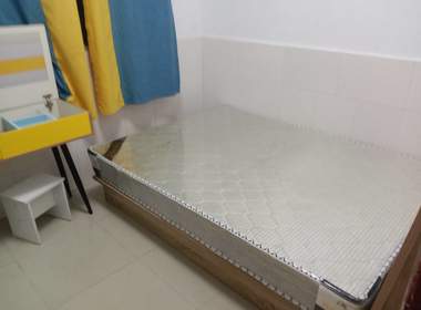 鹅掌坦西街92号 1室1厅1卫