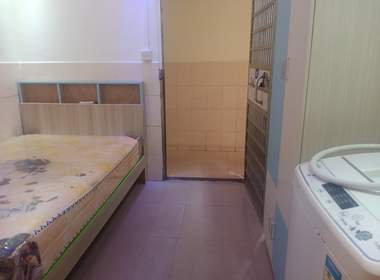 黄村南胜里马路边15号 