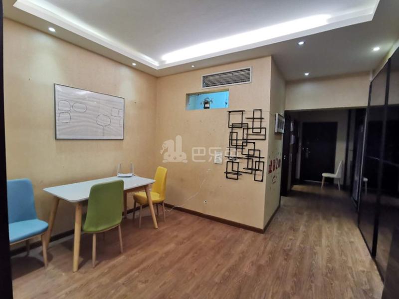 丽江锦庭7672493客厅图2