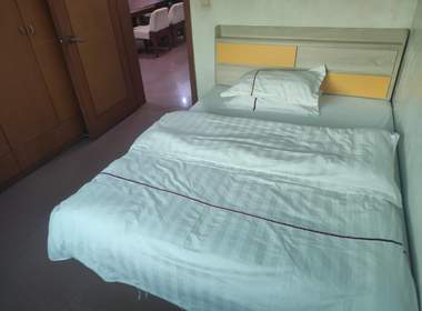 龙洞环村南街25号 