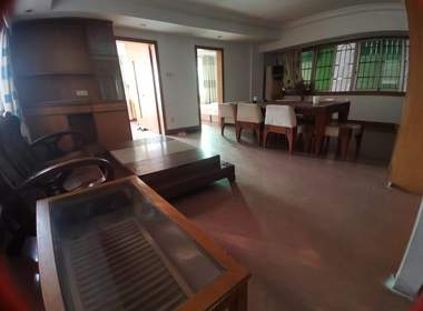 龙洞环村南街25号 