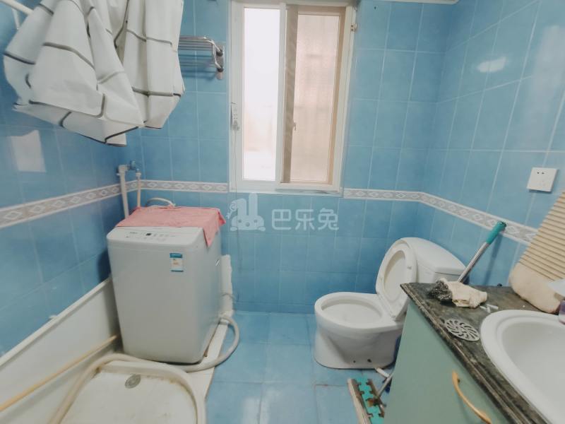 平型关路615弄小区7763393卫生间图8