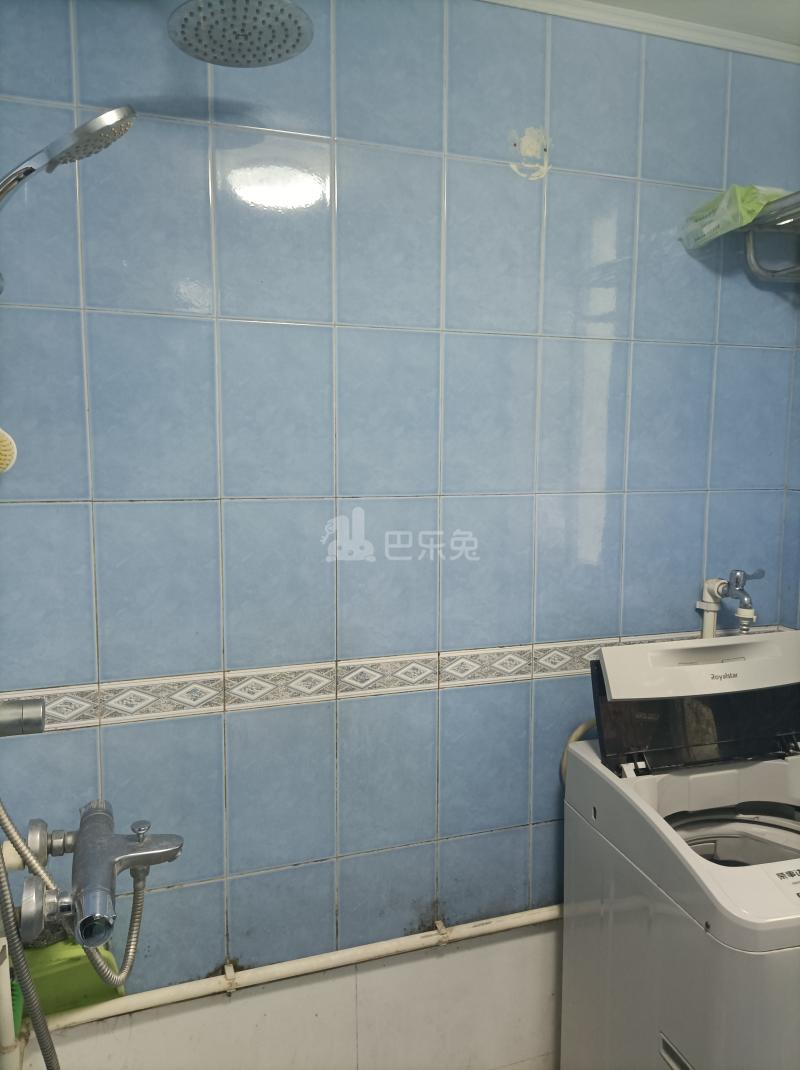 平型关路615弄小区7763393卫生间图6