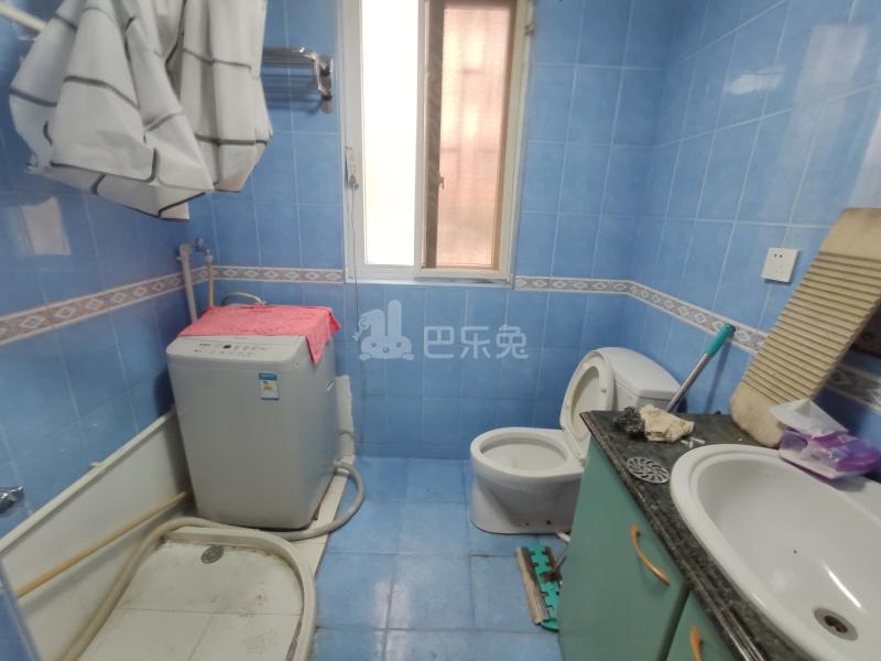 平型关路615弄小区7763393卫生间图7