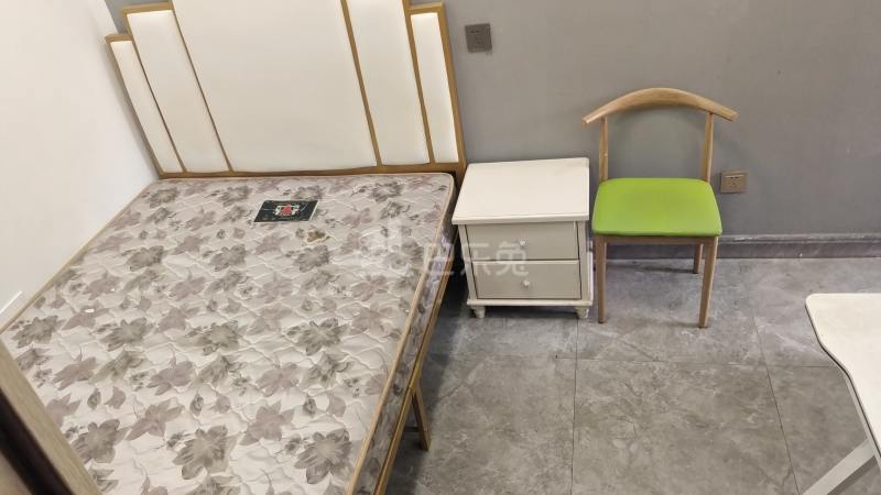 爱博五村7776108卧室图0