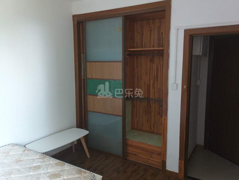 柏丽华庭779218卧室图1