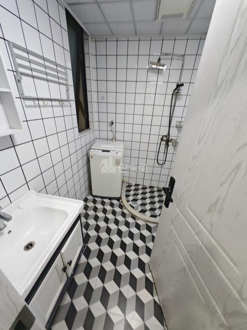 佘北家园明泰苑7923116卫生间图5