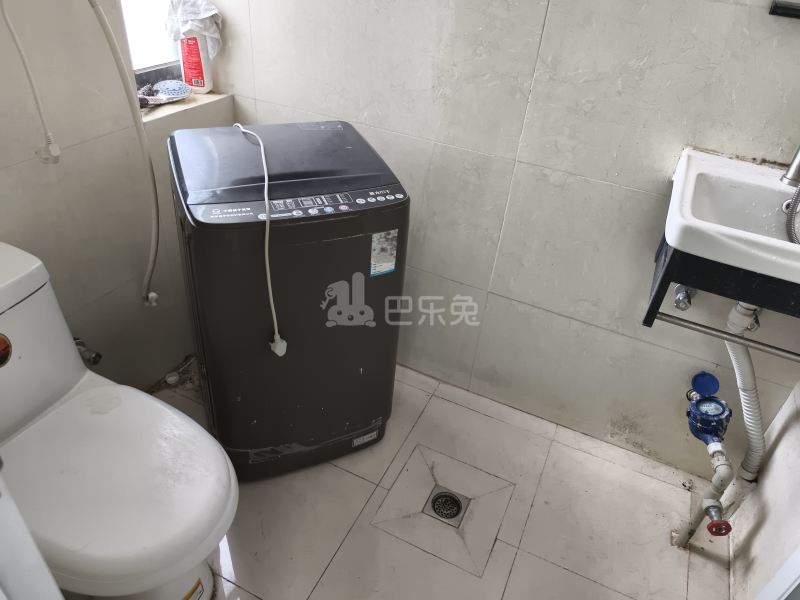 陆象小区7992892卫生间图4