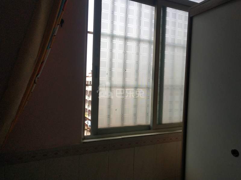 湘和公寓-龙归园夏官海街27号8066222卧室窗户图6