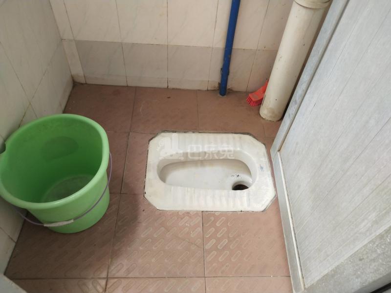 湘和公寓-龙归园夏官海街北七巷15号8066239卫生间图6