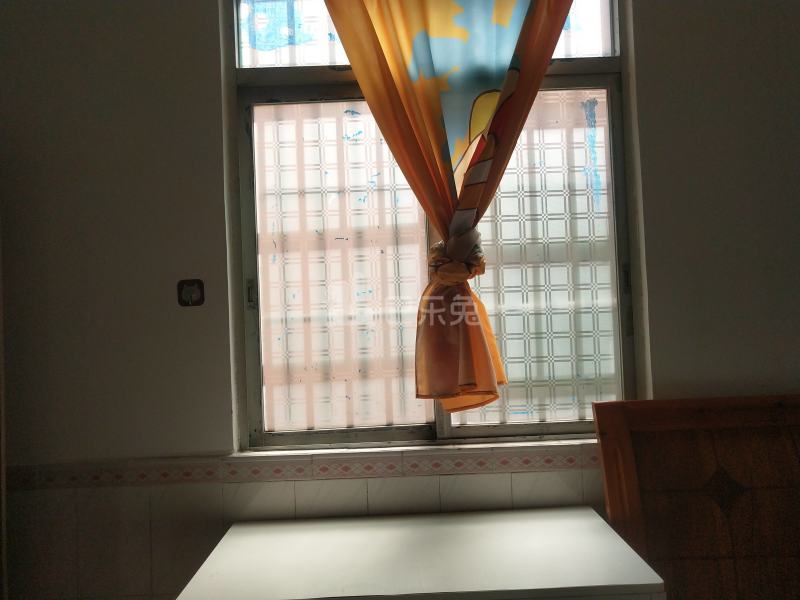 湘和公寓-龙归园夏官海街北七巷15号8066249卧室窗户图7