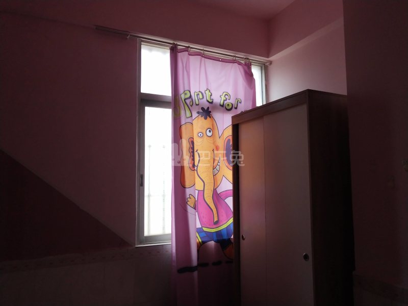 湘和公寓-龙归园夏官海街北七巷15号8066258卧室窗户图6