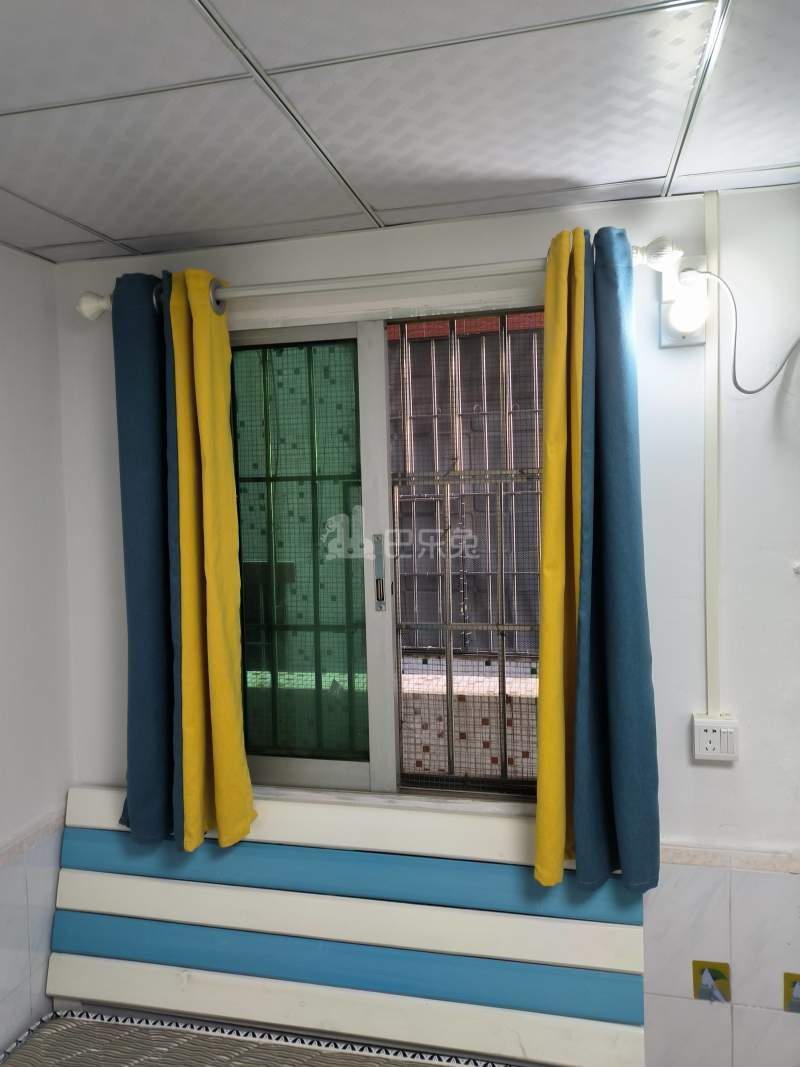 江夏仁厚里5号8082673卧室窗户图6