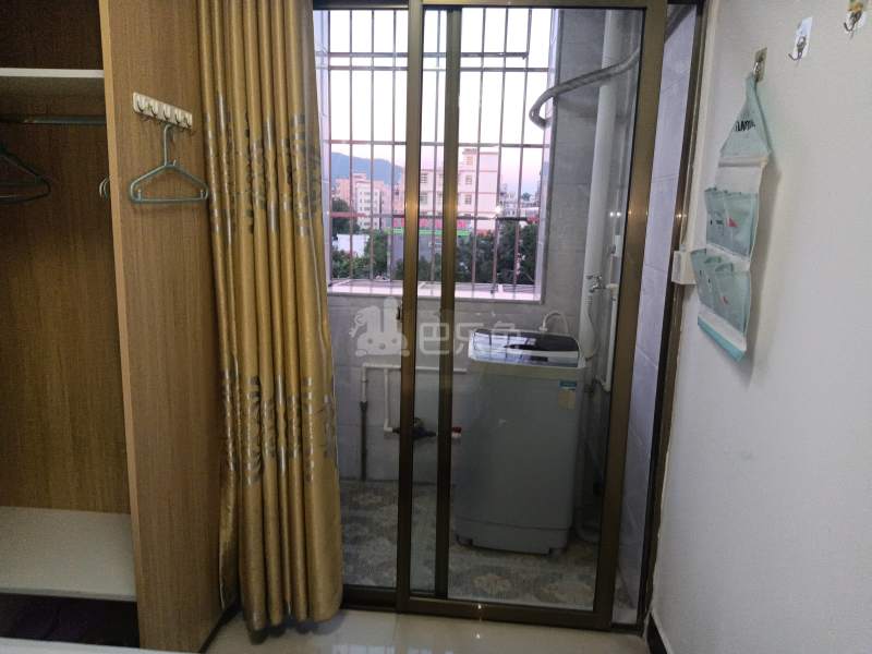 长湴东路71号8167898卧室窗户图7