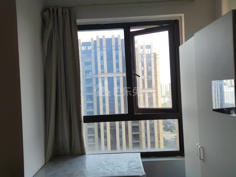 融创瑷颐湾8184205卧室窗户图16