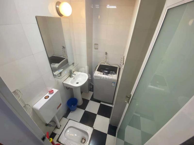 融创瑷颐湾8184205卫生间图10