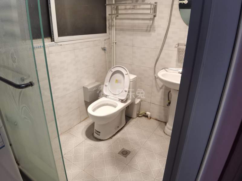 金桥和苑818939卫生间图5