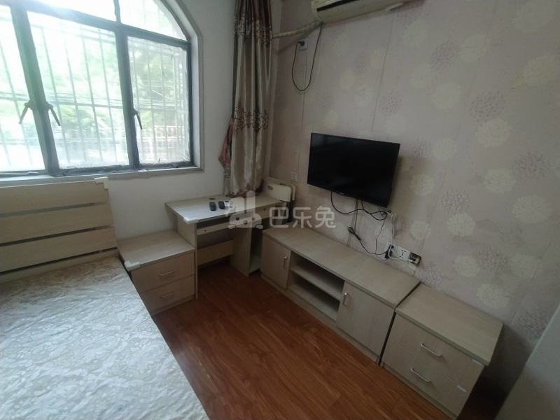 东体育会路400弄小区8204712卧室图6