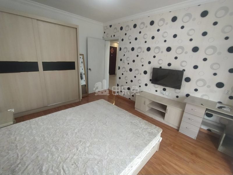 东体育会路400弄小区8204712卧室图1