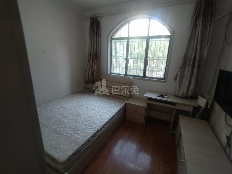 东体育会路400弄小区8204712卧室图4