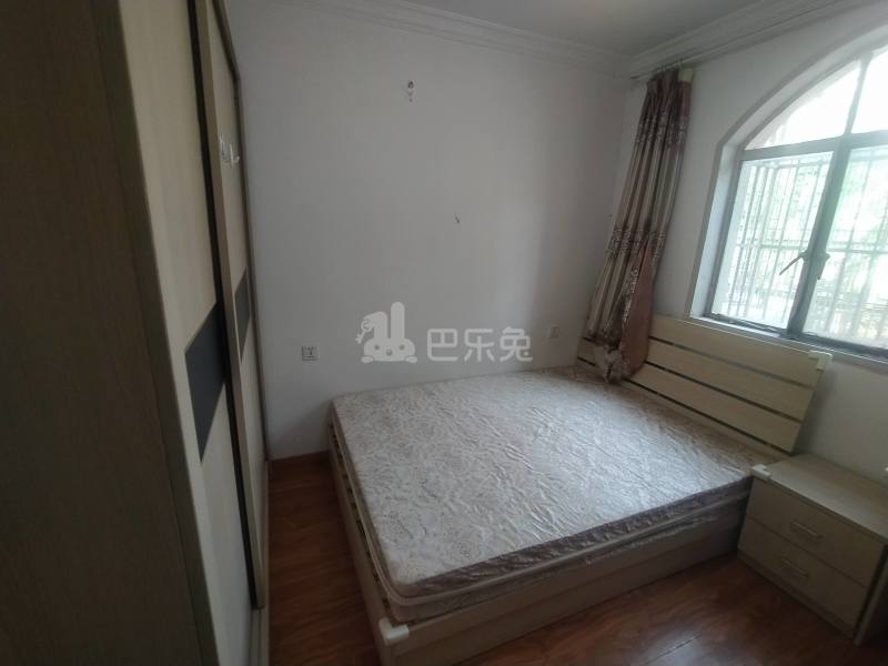 东体育会路400弄小区8204712卧室图5