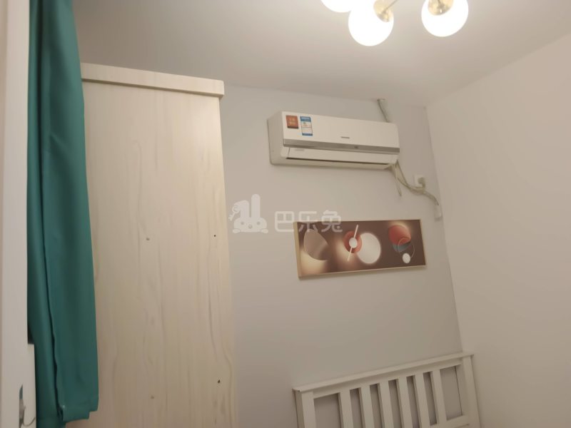 新市南路517号8235309卧室图2