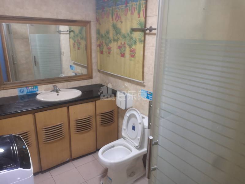 绿茵园小区8236301卫生间图5