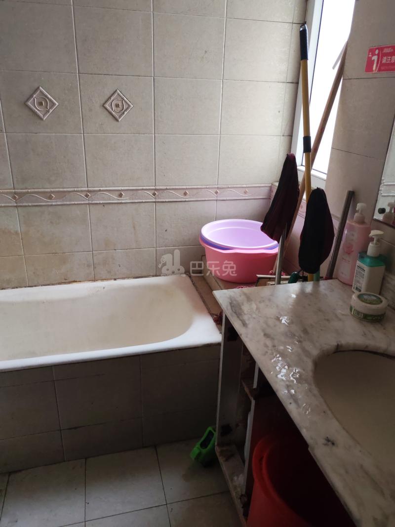 海叶新苑8237852卫生间图2