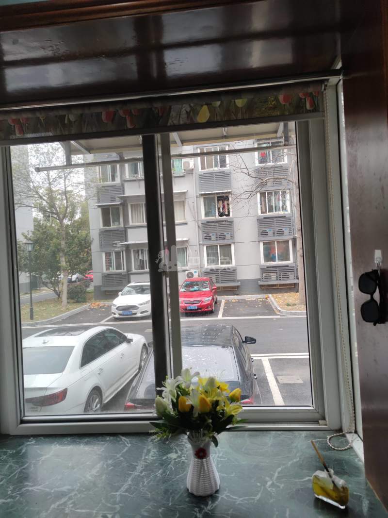 春波小区8306038卧室窗户图6