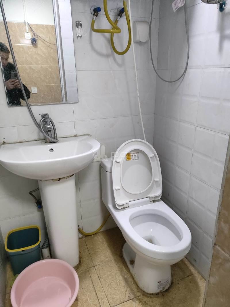 滨兴家园8325292卫生间图5