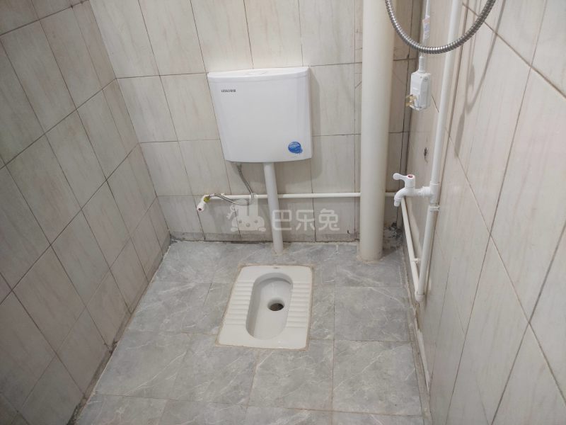 尹边二街坑尾新村北约一巷5号8365201卫生间图3