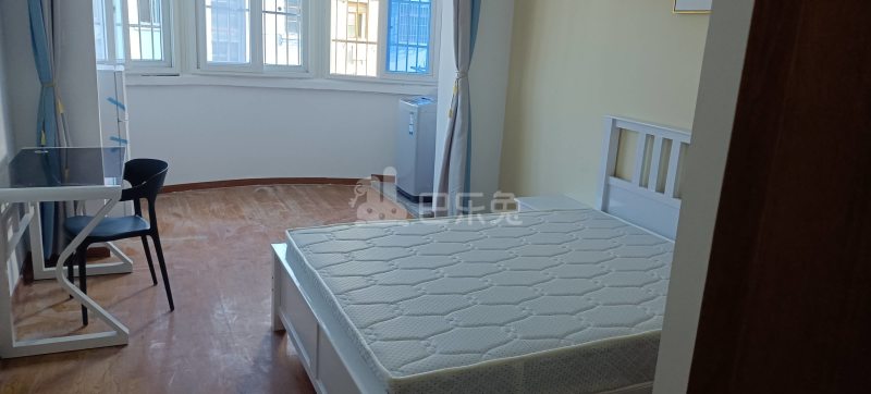 潼港八村8376527卧室图0