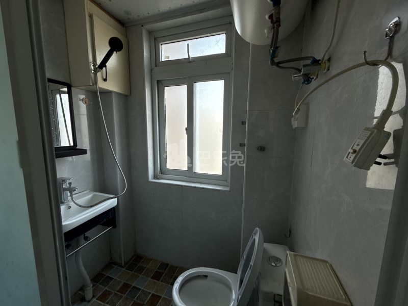 和家欣苑C区8398744卫生间图5