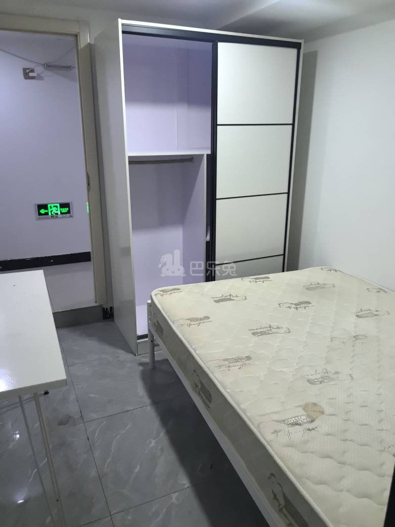 黄兴路1818号8401107卧室图3