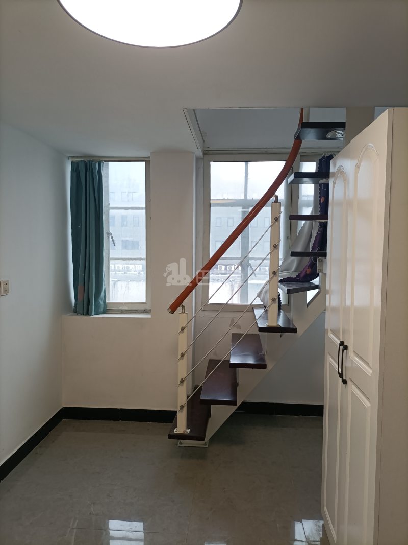 云桥路796号A栋8505926卧室窗户图7