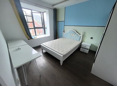 美兰湖中华园 5室2厅3卫