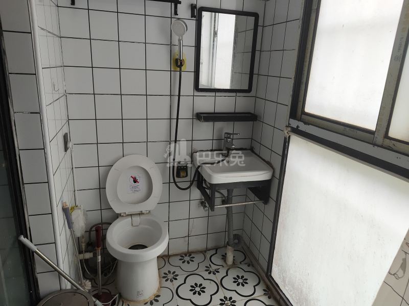 绿地康桥新苑8736077卫生间图4