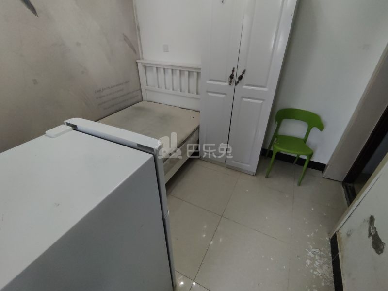 西郊家园（青浦）8749533卧室图2