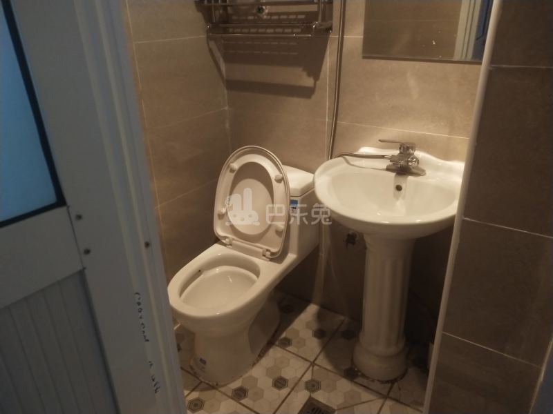 潼港七村怡心苑8765592卫生间图12