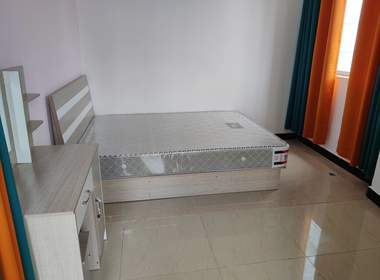 尹边一街4号 1室1厅1卫