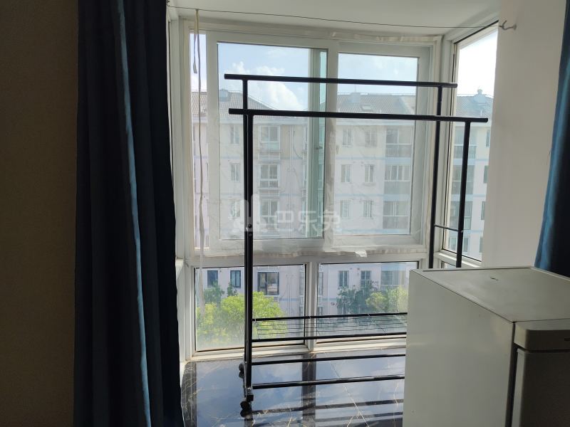 巷佳华苑1期8781119卧室窗户图6